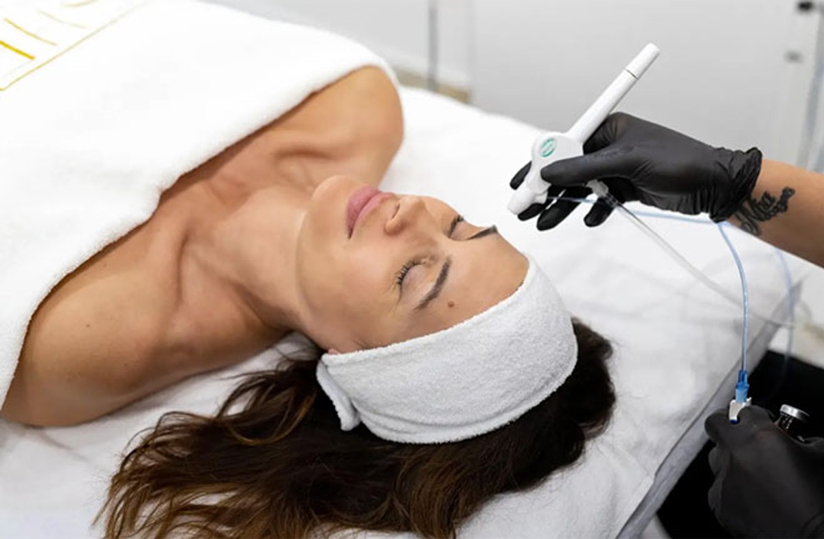 SHE BEAUTY LOUNGE SLAVI ŠEST GODINA POSTOJANJA: Osvojite vrhunski program od šest tretmana MesoJet neinvazivne mezoterapije! 