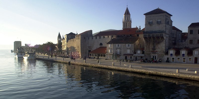 HOSPITALIZIRAN U SPLITU Teške ozljede u Trogiru zadobio 71-godišnjak