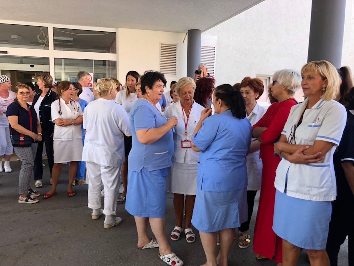 Prosvjed pred splitskom bolnicom