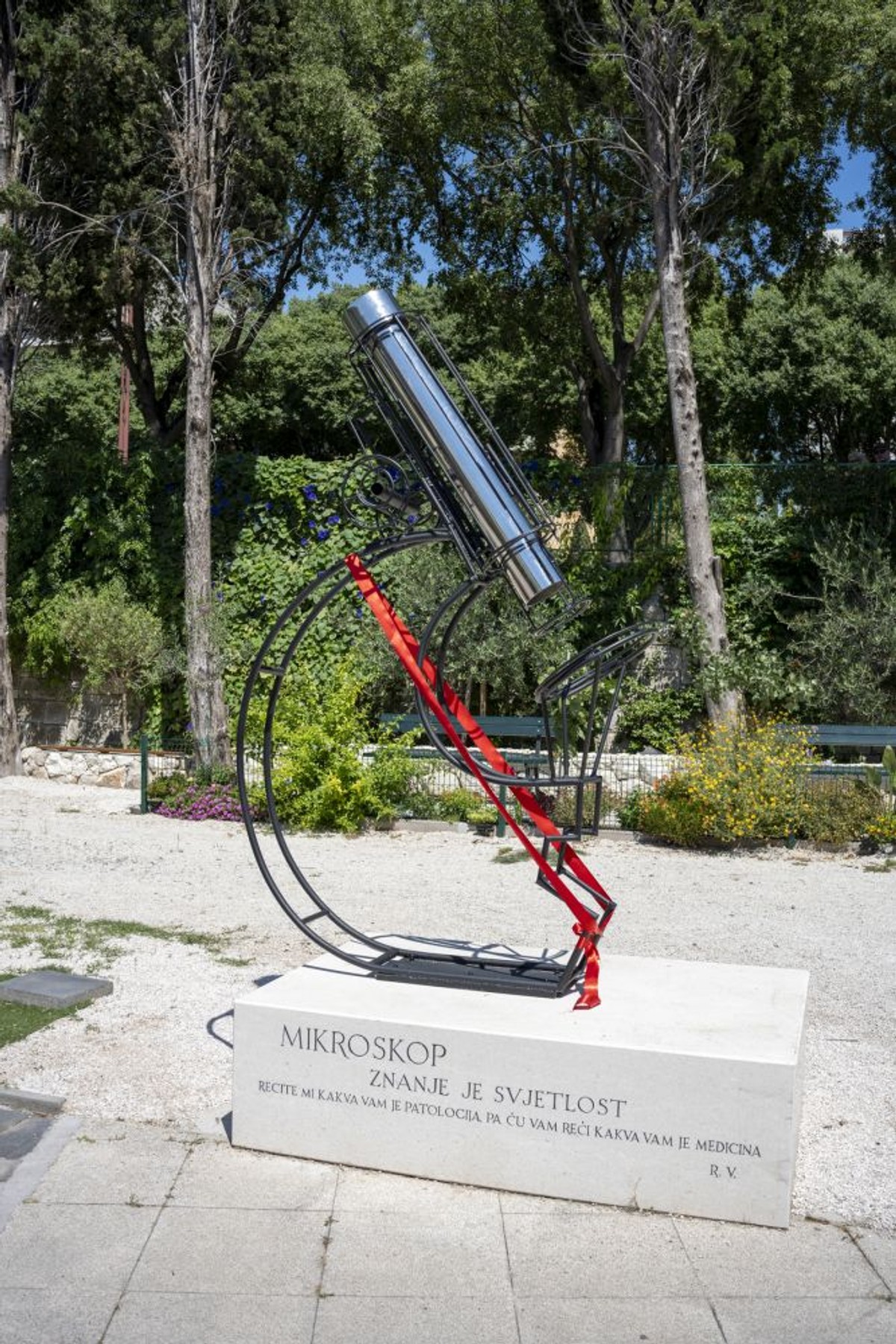 Otvaranje umjetničke skulpture 'Mikroskop' 