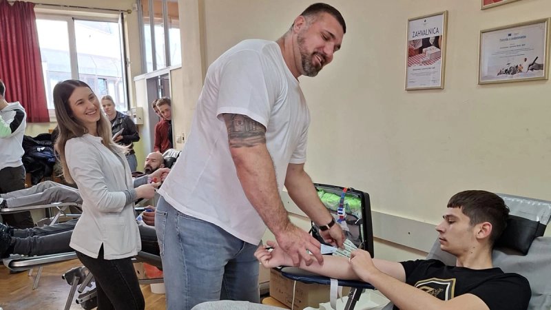 Učenici i nastavnici Ekonomske i upravne škole u Splitu darivali krv