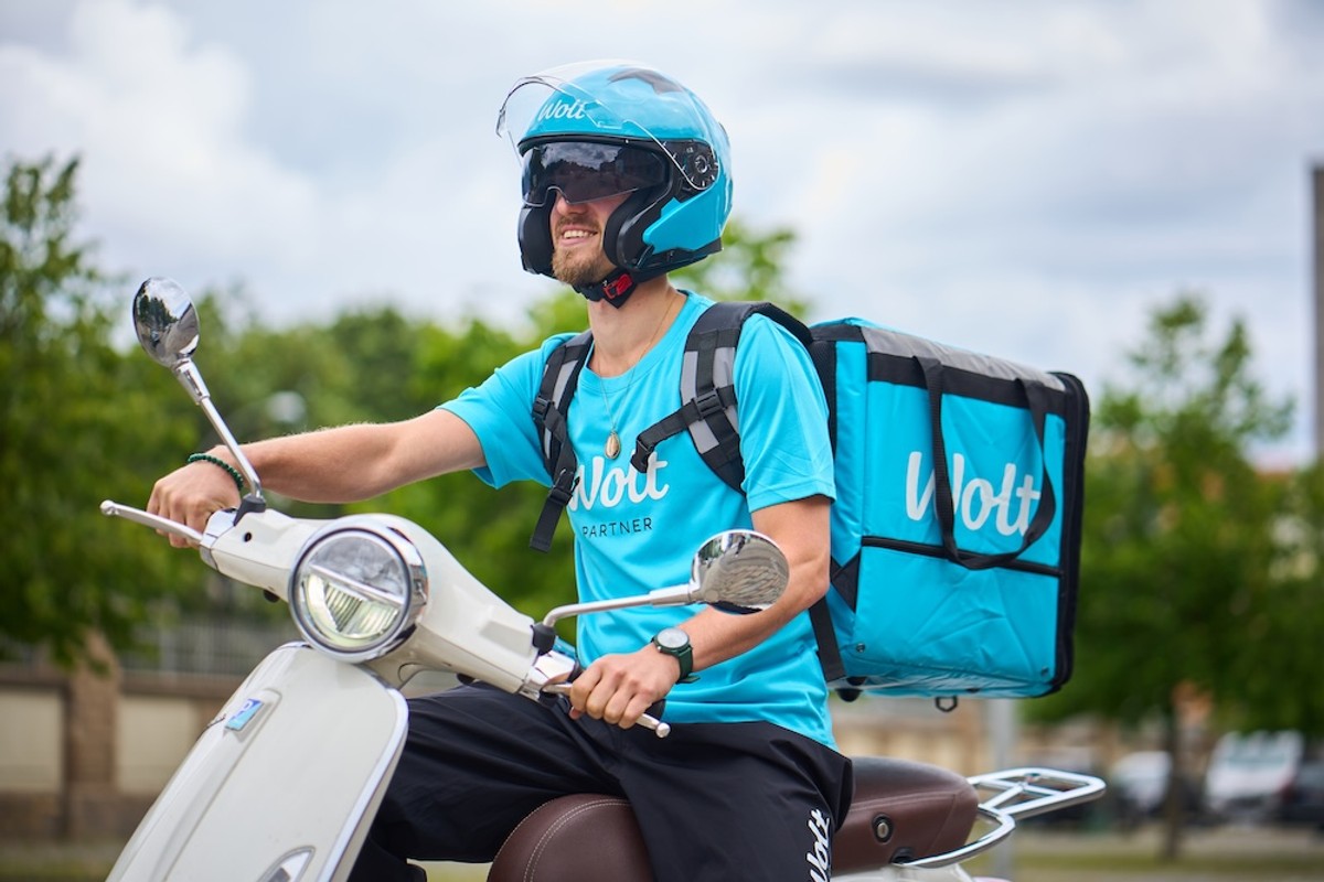 Preuzmi Wolt na Ultri - uživaj u ekskluzivnim pogodnostima i najbržoj festivalskoj dostavi