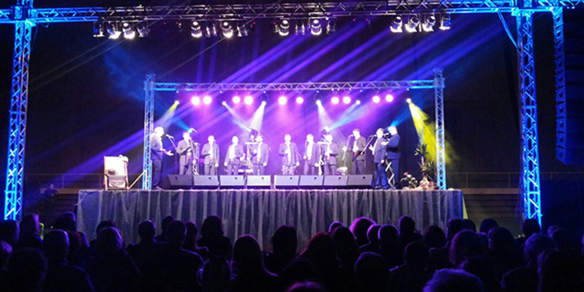 Odličan koncert klape Cambi: Publika uživala u hitovima Olivera, Gibonnija, Coce, Massima, Čolića, Queena...