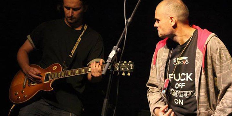 Shewa: Možda bismo se trebali početi skidati, u bendu ima krasnih primjeraka homo erectusa