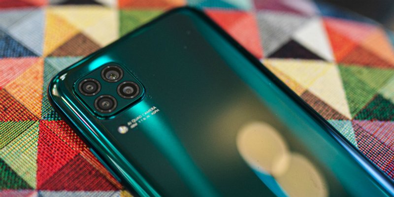 Huawei P40 lite u prednarudžbi uz Band 4 fitness narukvicu na dar