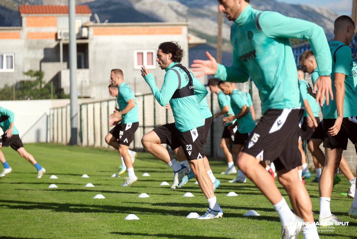 Nogometaši Hajduka u Mravincima počeli pripreme za nastavak prvenstva