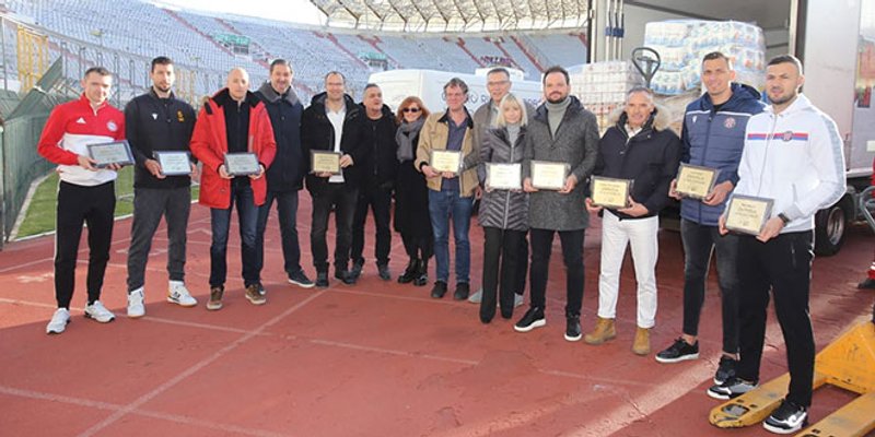 TONE HRANE ZA SPLITSKE BESKUĆNIKE: Udruzi MoSt predana rekordna donacija