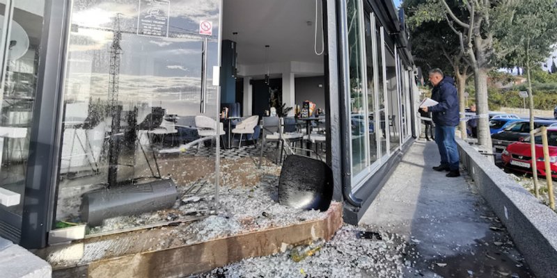 RAZBIJANJE U SPLITU Dečko iz kvarta demolirao kafić na Pazdigradu