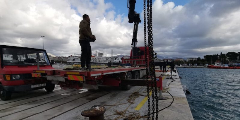 Zaustavljeno izvlačenje kamiona, čeka se veća dizalica