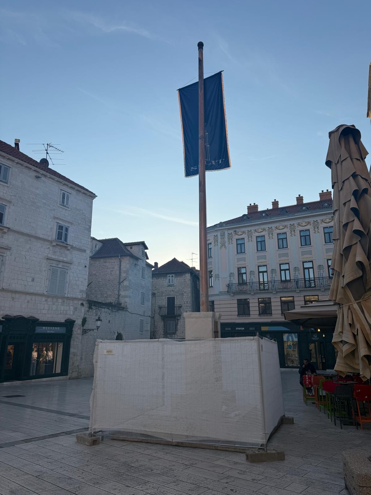 Vraća se štandarac: 'Radije ću biti 'mali čovjek' nego biti dio jata u kojem Puljak pjeva ustaške pjesme, a Ivošević hvali Hitlera'