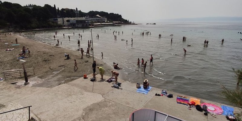 FOTO/VIDEO Bačvice privukle kupače
