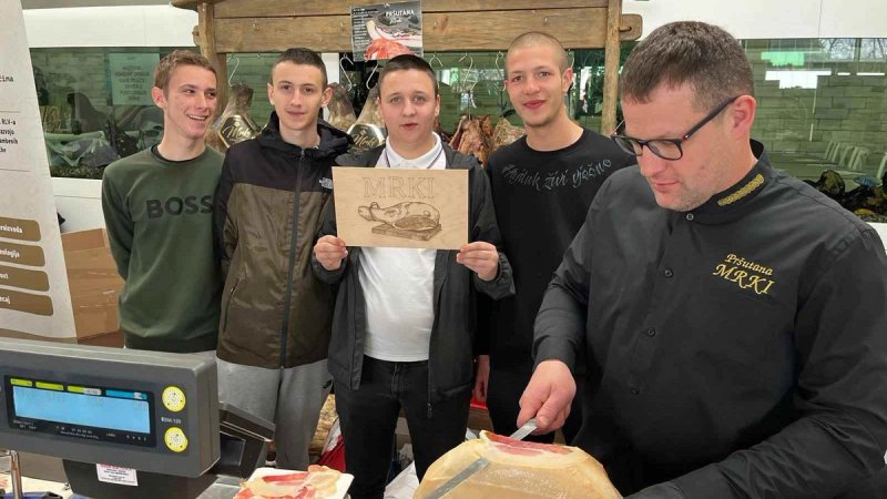 FOTOGALERIJA Tražilo se mjesto više: Učenici iz Sinja zasjali na sajmu pršuta