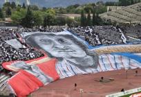 Torcida na početku derbija razvila koreografiju