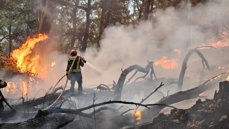 Za vatrogascima brojne intervencije zbog opožarene trave