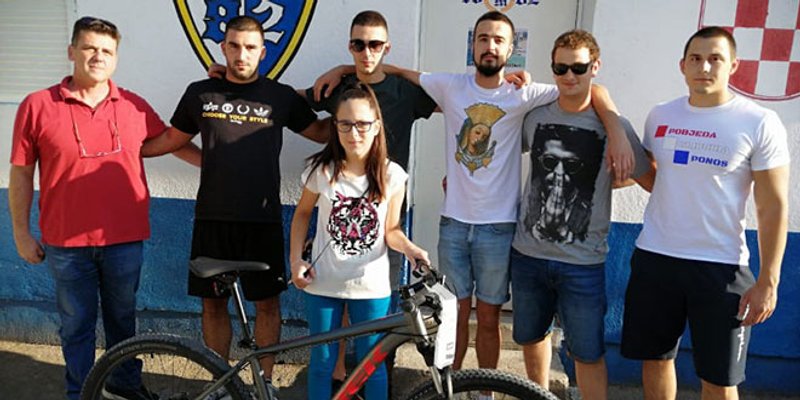 HUMANITARNA AKCIJA: Sinjski Maligani uručili donaciju djevojčici koja ima problem sa sluhom