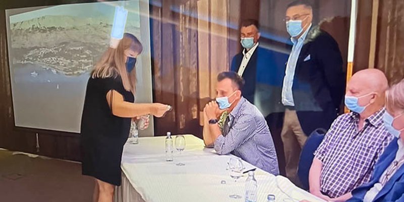 Engleskom ulagaču Dugoraćani ponudili vodu s otrovnom troskom