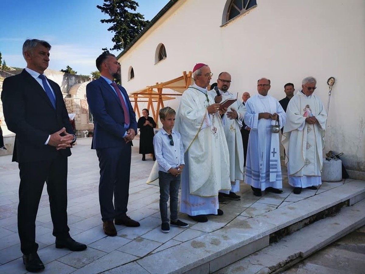 Blagoslovljen zvonik u Kolanu na otoku Pagu