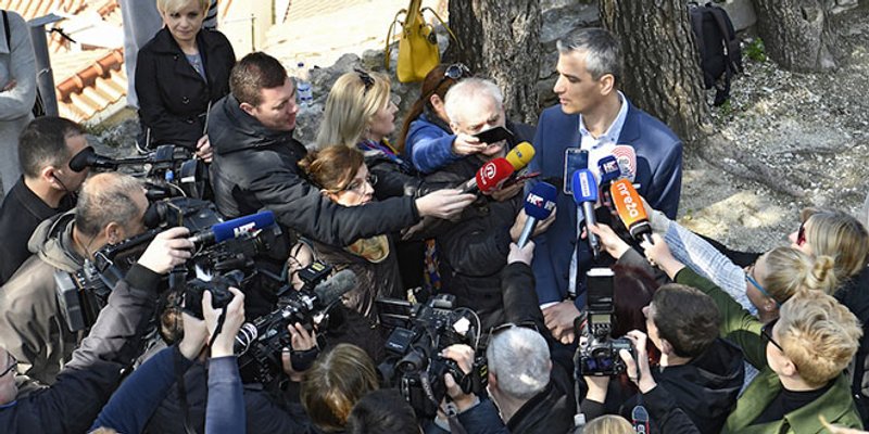 ZOVU LJUDI, PITAJU ŠTO SE DOGODILO? HDZ-ovci pozdravili i gradonačelnika Omiša, a on na Kolindinom skupu nije ni bio