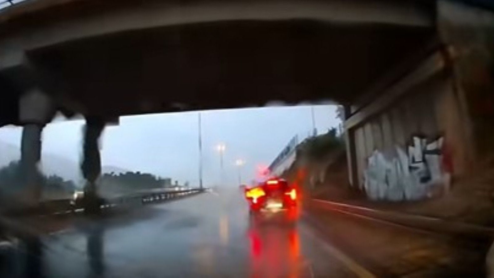 VIDEO Scena s ceste u Dugopolju izazvala oštre reakcije: 'Za zatvor i trajno oduzimanje vozačke'