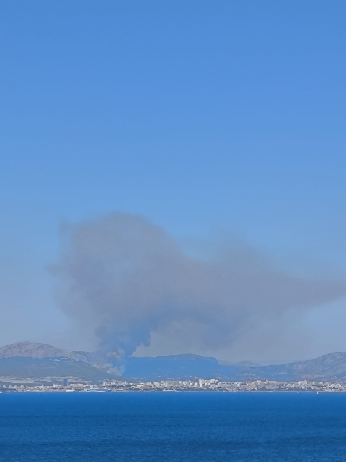 FOTO/VIDEO: VELIKI POŽAR U RUPOTINI Tucaković kaže kako nema nikakve ugroze za kuće i ljude