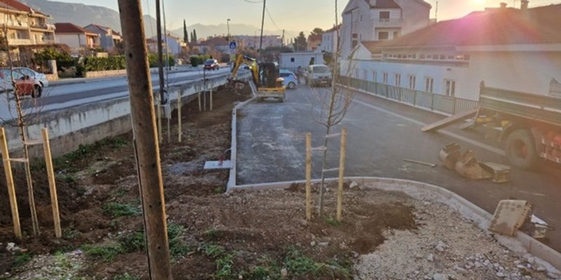 KAŠTEL KAMBELOVAC Sade se nova stabla na parkingu vrtića Tratinčica