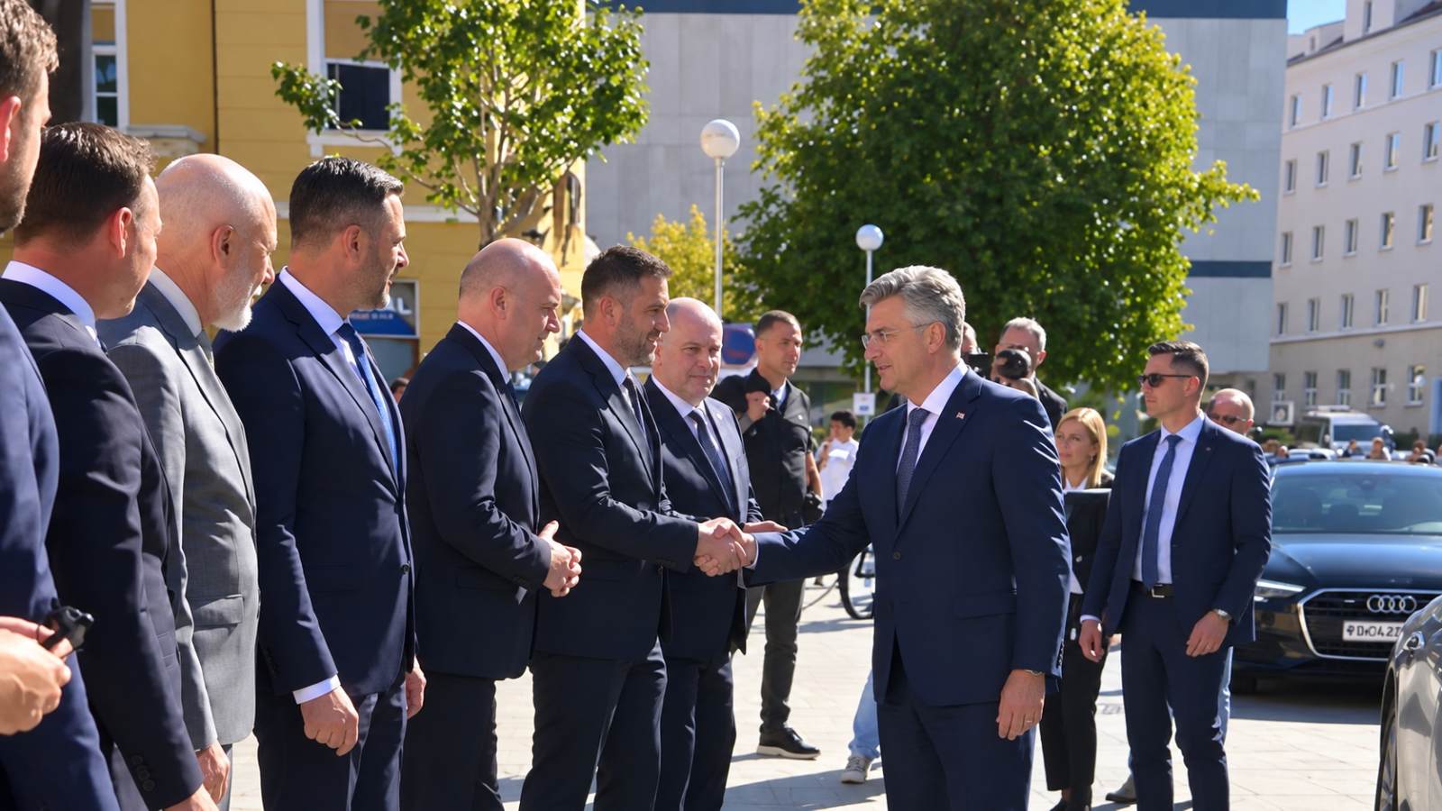 ŠPALIR ZA PLENKOVIĆA: Čule su se čestitke Šuti za uspjeh na posljednjim izborima