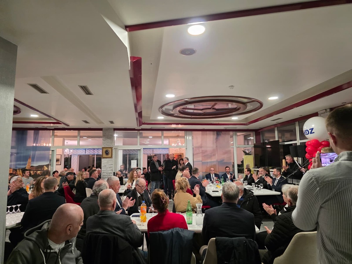 TROGIR: HDZ proslavio 36. obljetnicu uz podršku stranačkog vrha