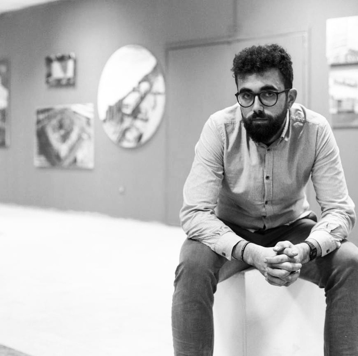 Mladi izlažu - Mak Hubjer