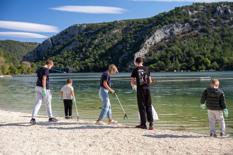 Što se krije ispod površine mora?