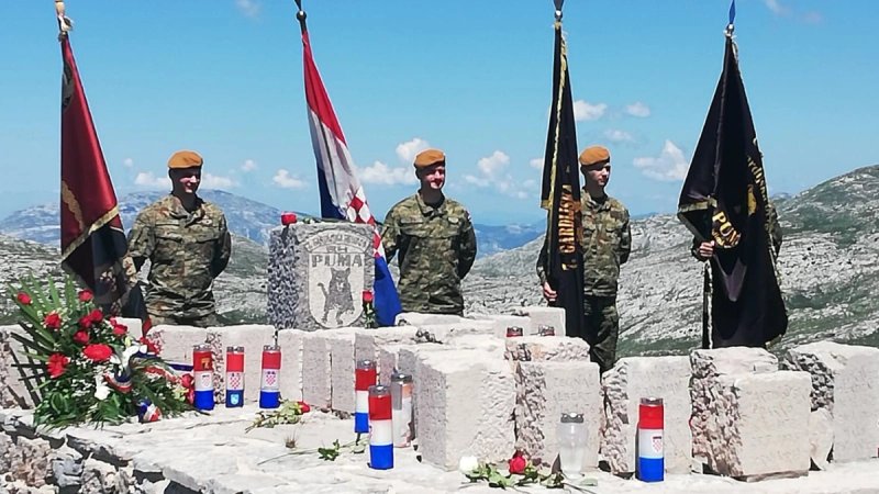 SVEČANOST NA DINARI Odaje se počast 31 poginulom i jednom nestalom pripadniku 7. gardijske brigade