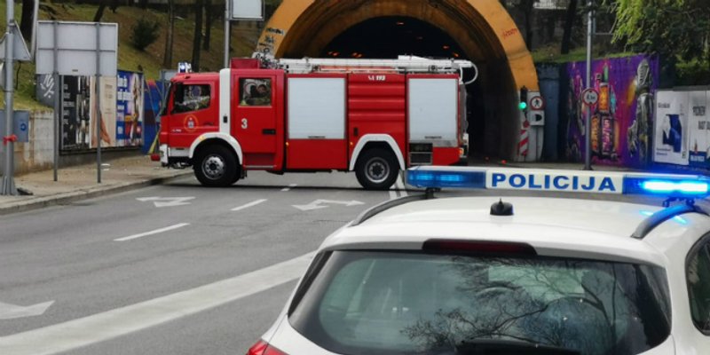 TEŠKA PROMETNA Sudar u Marjanskom tunelu, poginula jedna osoba