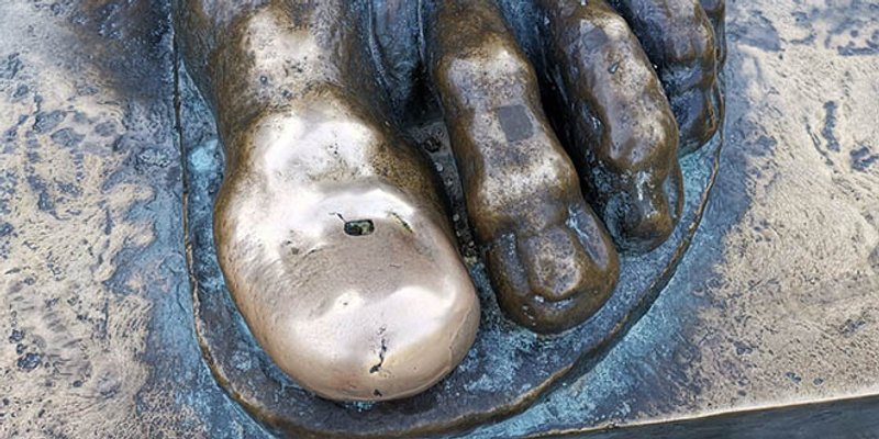 Oštećen splitski srećonoša, palac Grgura Ninskog!