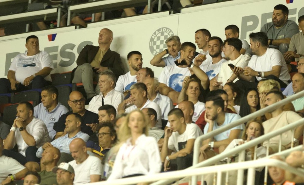 Luka Vušković na Poljudu u majici s Livajinim likom