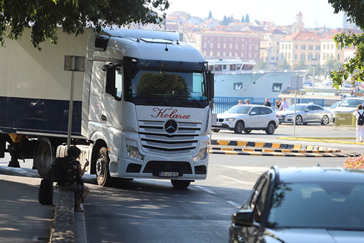 DI JE ZAPELO? Od velikih planova rješenja gužvi u gradskoj luci izvjesno je jedino - proširenje mosta na Bačvicama