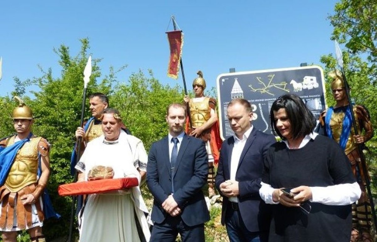 Divlji deponij na Rimskoj cesti | foto: Marijo Kozina