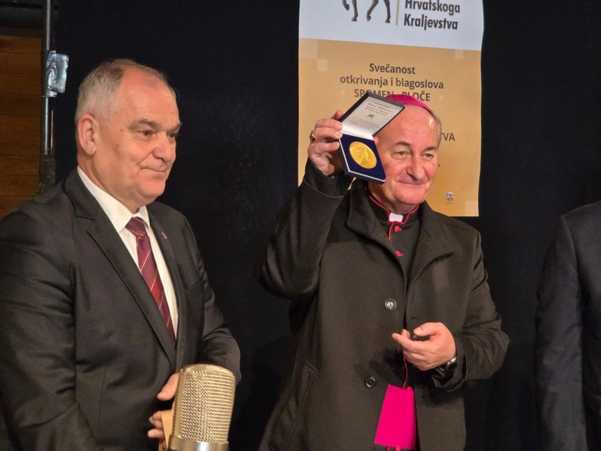 Spomen ploča u Hvaru