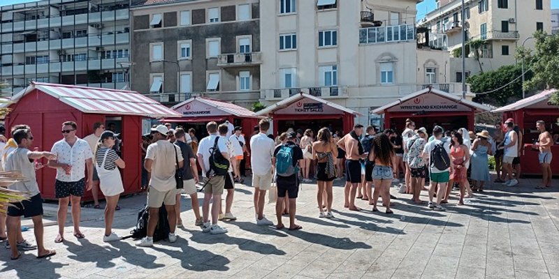 VIDEO: ULTRA EUROPE Red za zamjenu ulaznica za narukvice proteže se cijelom Zapadnom obalom