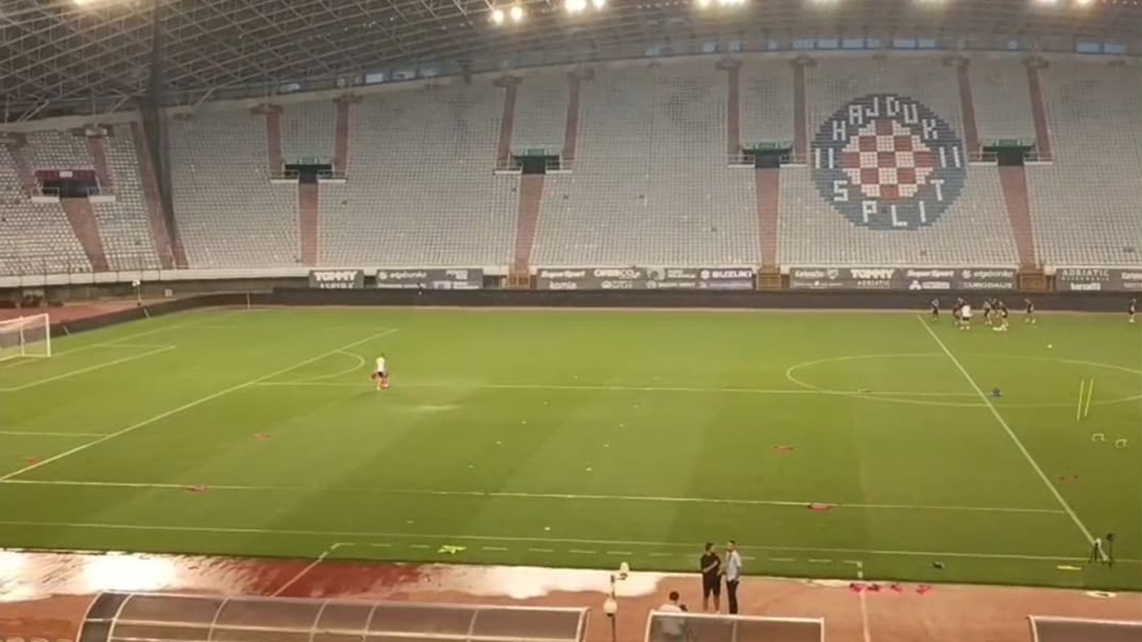 VIDEO Hajdukovci odrađuju posljednji trening, prvotimac 'bijelih' trenira odvojeno od ostatka momčadi