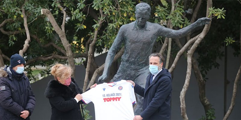 Otvaranje spomenika: 'Nekako je i simbolično da Frane Matošić i njegov kum Bernard Vukas čuvaju Hajduk'