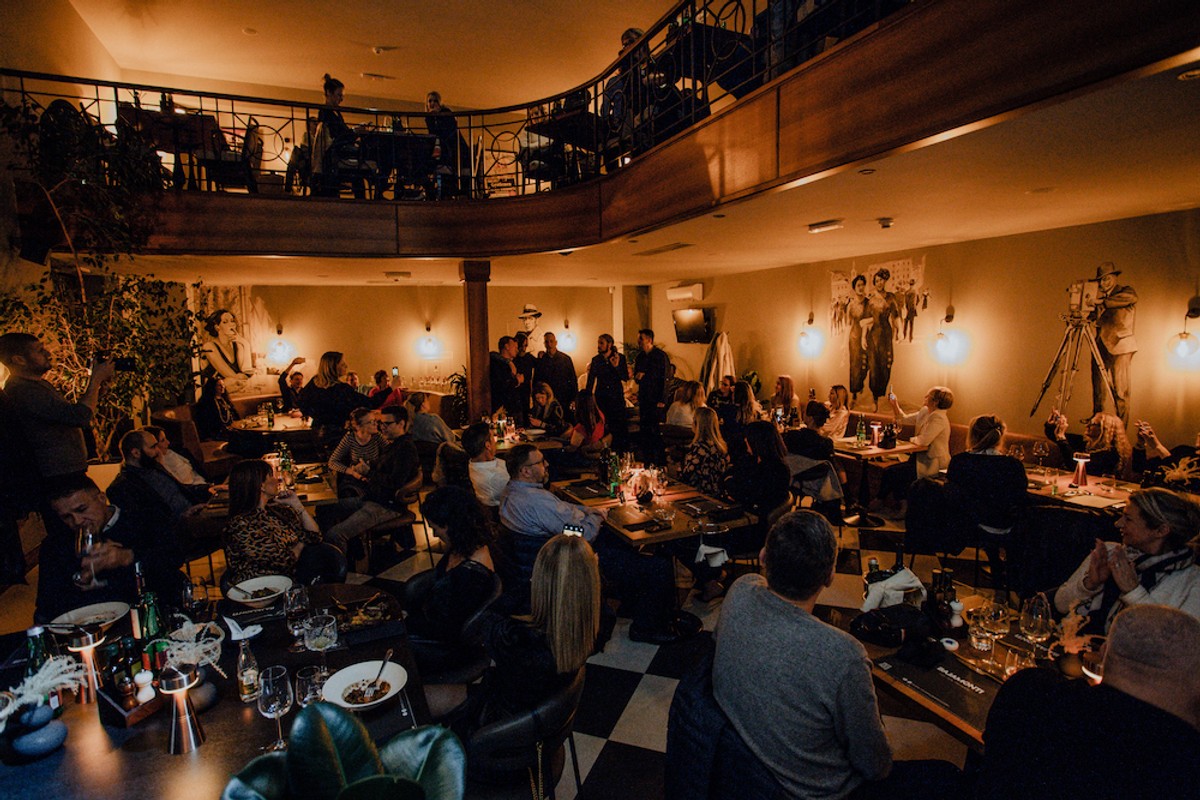 Dan žena uz kanconu, klapu i svjetske hitove - tenor Vladimir Garić i prijatelji iz poznate klape ovoga petka u Bajamontija