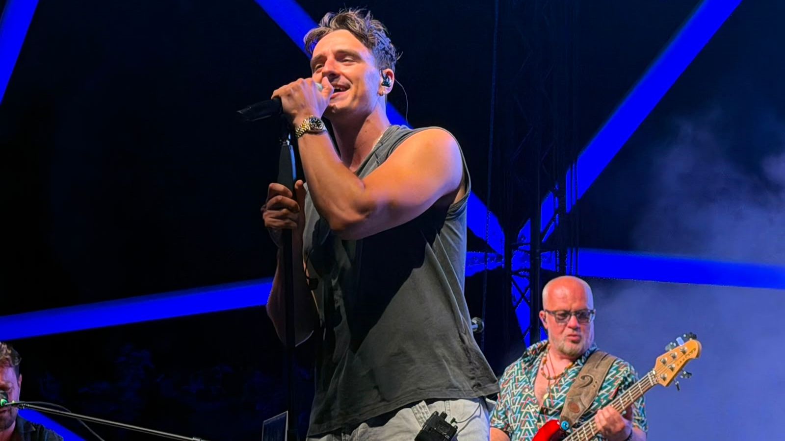 Žnjan slavi prvu godišnjicu: Adi Šoše započeo koncert pred prepunim amfiteatrom