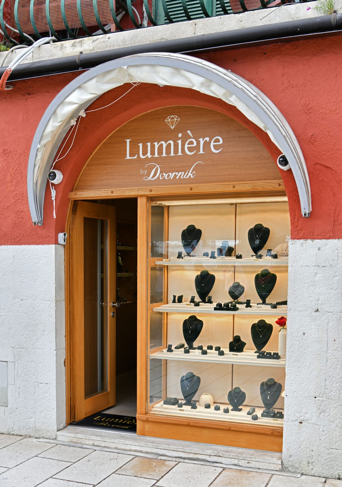 Lumiere by Dvornik