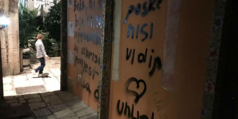 AKCIJE ZBOG MURALA JUGOPLASTIKE I KONZERVATORA Ispisane poruke Bužančiću, na bankomatima znak trofejnog kluba