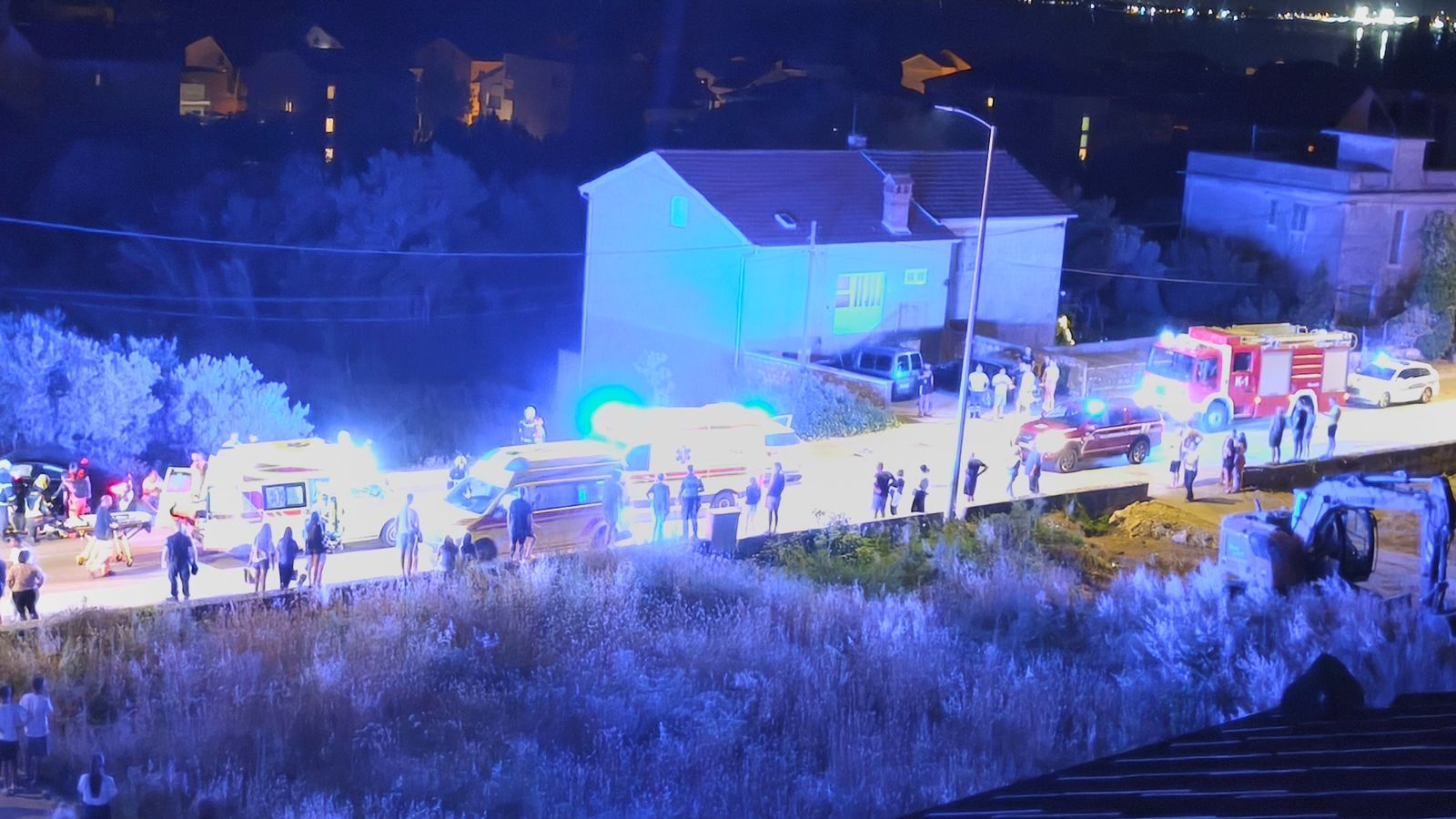 Teška prometna u Kaštelima: Stiglo više vozila Hitne, vatrogasaca i policije
