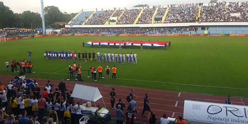 Pred utakmicu su se na stadionu puštale Dinamove i Hajdukove pjesme