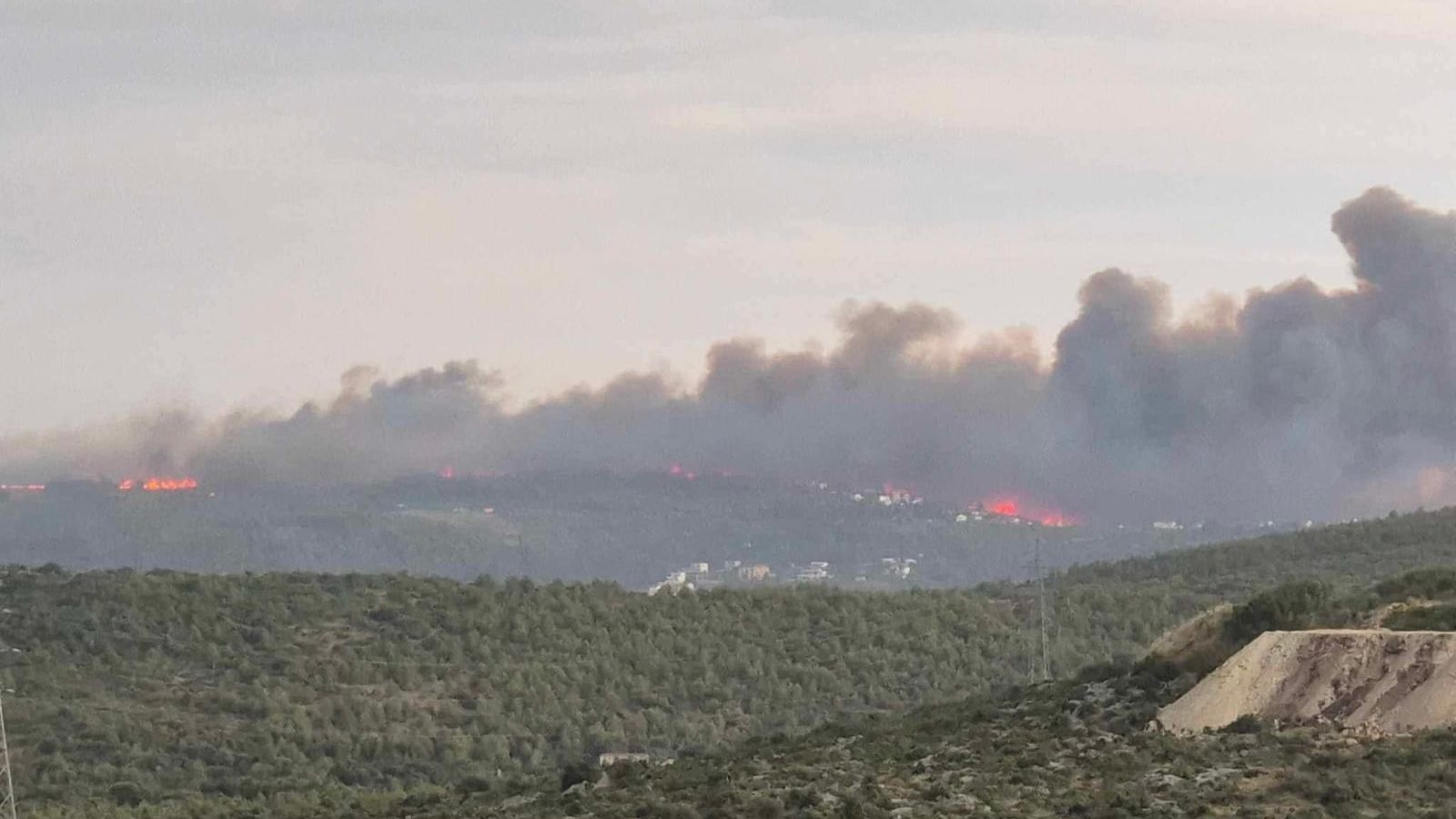 FOTO/VIDEO Munje izazvale više požara u Splitu i okolici