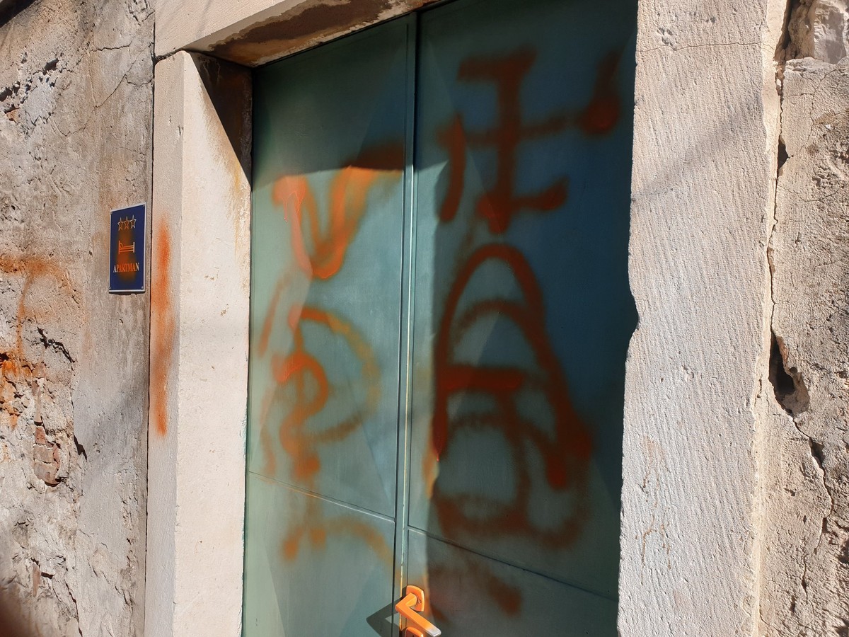 Napad na kuću saborskog zastupnika: 'Zanima me hoće li biti reakcije svih onih koji su se digli na zadnje noge kada je Pupovac pogođen limunom'