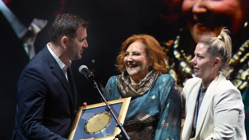Brojna poznata lica na posebnom koncertu Tereze Kesovije, donosimo još dvije velike fotogalerije 