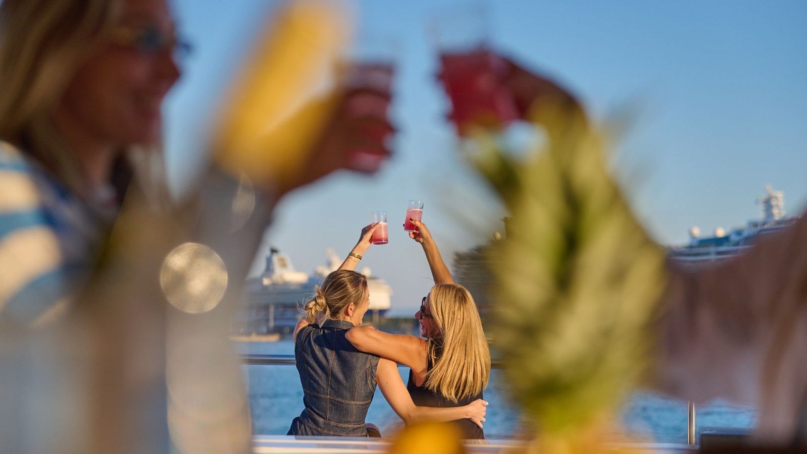 SPOJ TRADICIJE, ZABAVE I POSLA Zapadna obala u ritmu Yacht Hop zabava i svečane dodjele nagrada posadama