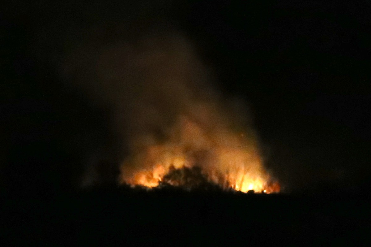 I dalje gori brdo iznad Koprivnog, vatrogasci na oprezu